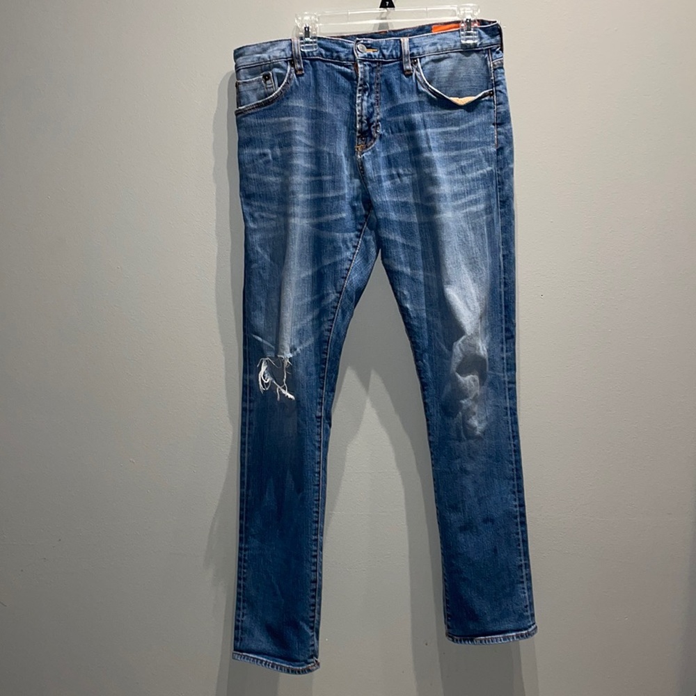 Jean shop mens jeans. Size 33. Medium Jim. 99% cotton, 1% spandex. Distressed.